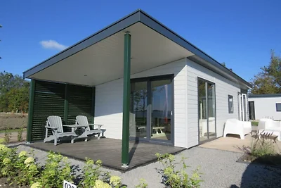 Ferienhaus in Bovenkarspel mit Terrasse