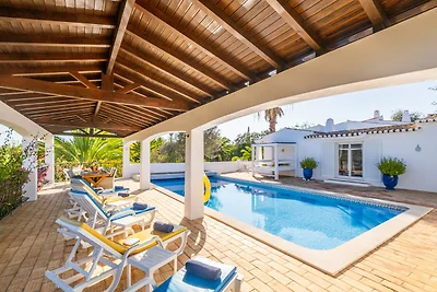 Villa a Portimão con giardino