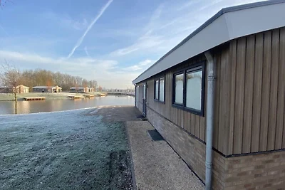 Verlockendes Chalet in der Nähe von Kampen