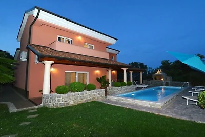 Villa a Opatija con piscina