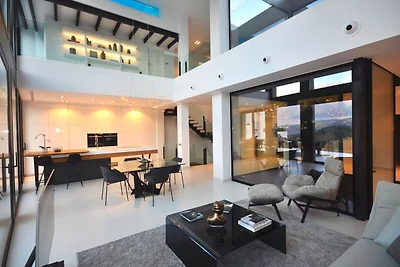 Modernes Ferienhaus in Buger mit Pool