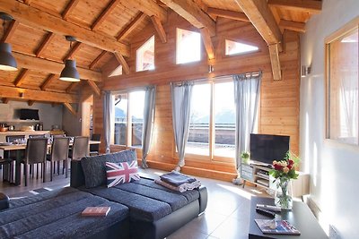 Komfortables Chalet für 12 Personen mit Whirl...