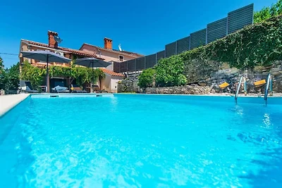 Villa in Rakalj mit Schwimmbecken