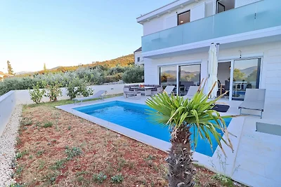 Villa E & D - Four-Bedroom Villa with Pool an...