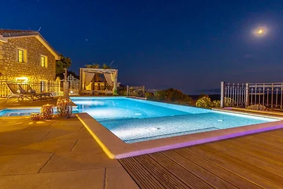 Villa in Crikvenica mit Schwimmbecken