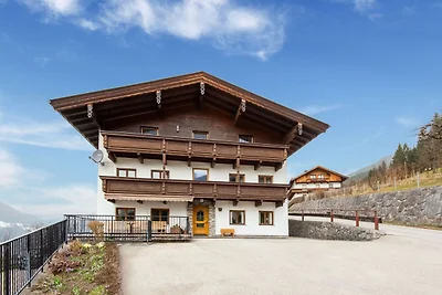 Bauernhaus mit Blick auf das Zillertal
