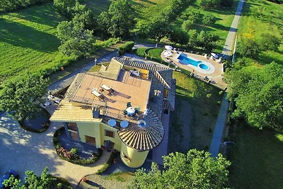 Villa a Montefiascone con spiaggia di mare