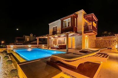 Villa in Kalkan mit Schwimmbecken