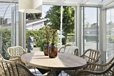 Schönes Ferienhaus in Kamperland mit Garten