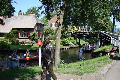 Schönes Chalet mit Terrasse am Teich