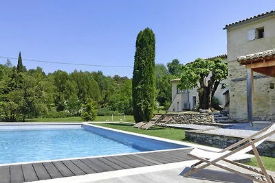 Zuhause in der Nähe des Pools in Malaucène