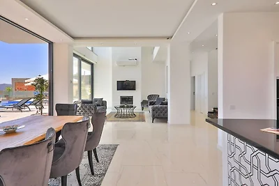 Villa in Kalkan mit Schwimmbecken