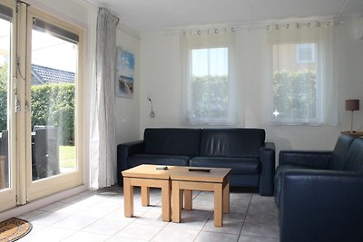 Geräumiges Ferienhaus mit Sauna in Strandnähe