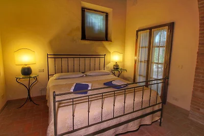 Pittoresca villa con piscina a Sinalunga