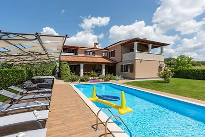 Villa in Tinjan mit Schwimmbecken