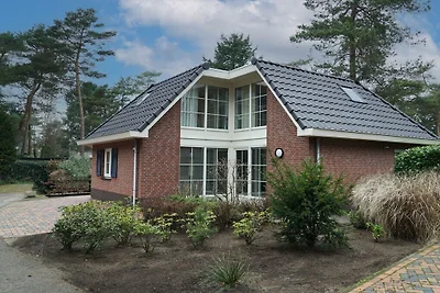 Villa in Beekbergen mit Terrasse
