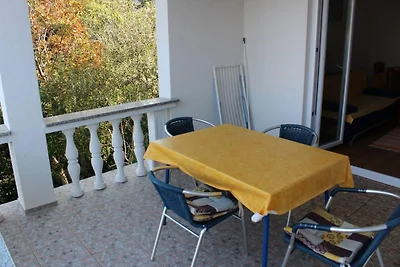 Appartement in Stara Novalja met groot terras