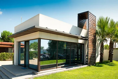 Casa mobile attraente nella natura
