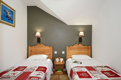 Moderne Wohnung mit Geschirrspüler im authent...