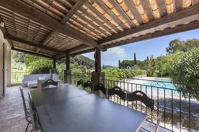 Häuser & Villen für 12 Personen