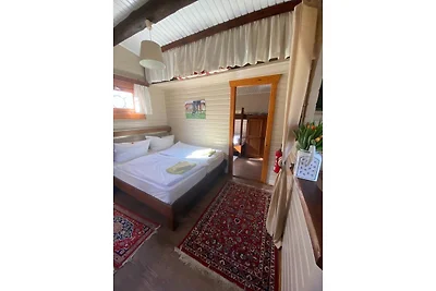 Domek z bali pośród natury