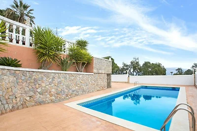 Villa mit Meer- und Bergblick und Pool