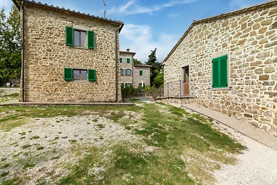 Panoramico appartamento in pietra, con...