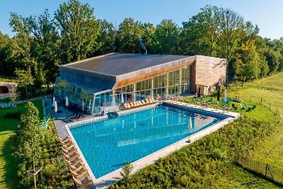 Huis aan het meer in de natuur van Belvilla