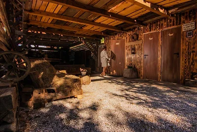 Rustic Refuge Glamping with Hot-Tub and Sauna...