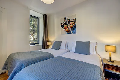 Central Apartment with Balcony & Mountain...