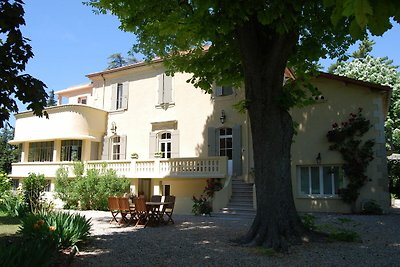 Villa accogliente a Valréas con piscina