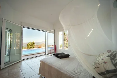 Lauschige Villa in Arenas mit privatem Pool