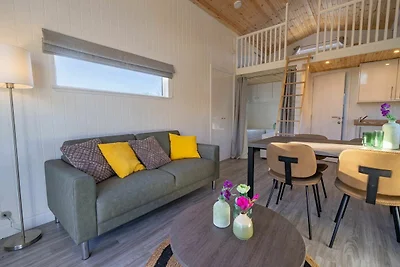 Schönes kleines Haus mit Veranda, 2 km.