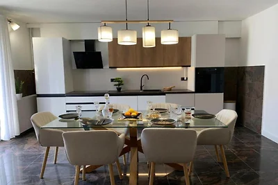 Luxury Apartment Ivo  with Jacuzzi near the b...