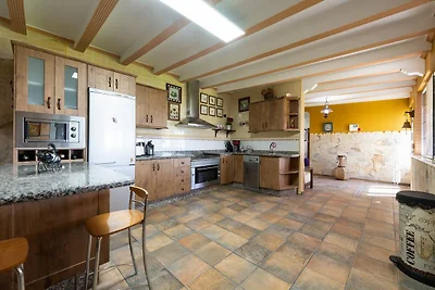 Geräumige Familienvilla mit beheiztem Pool