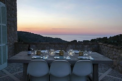 Elegante casa vacanze con vista su Deia