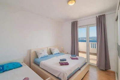 Apartment Stipic Omis - Three Bedroom Apartme...