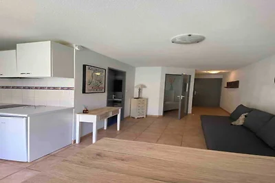 Appartement aan het strand met zwembad