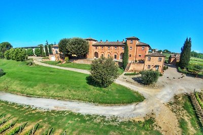 Caratteristico casale con piscina 
a Montepul...