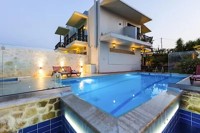 Villa a Episkopi con giardino