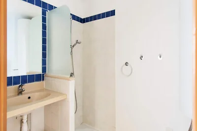 Marineblaue Residenz f�r drei Personen