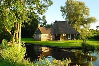 Stilvoll reetgedeckte Villa mit Geschirrspüle...