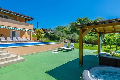 Villa in Kršan mit Schwimmbecken