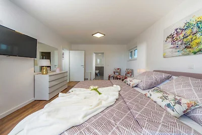Villa Shaula -  Five Bedroom Holiday Home wit...