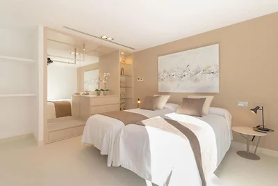 Modernes Ferienhaus in Buger mit Pool
