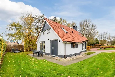 Villa in landhuisstijl met afwasmachine 2km v...