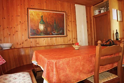 Boutique-Ferienwohnung im Wallis mit Balkon