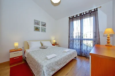 Modernes Apartment mit großer überdachter...
