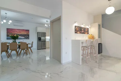 Villa met 4 slaapkamers in Adele