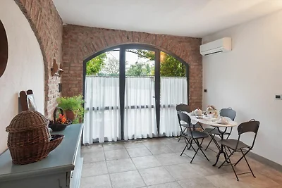 Herrenhaus in Stagno Lombardo mit Garten